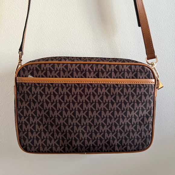 New Michael Kors Crossbody Purse - Picture 2 of 8